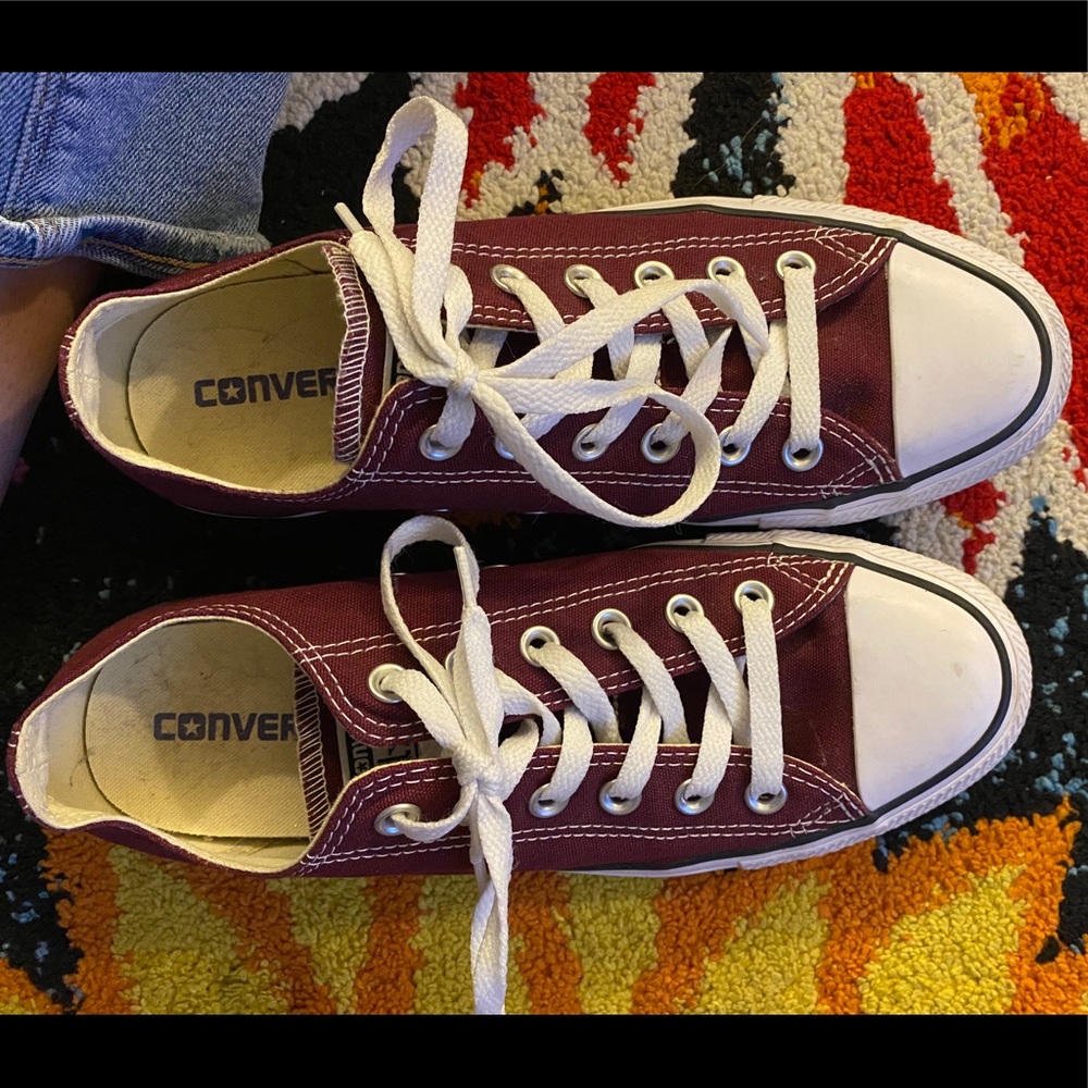 maroon converse